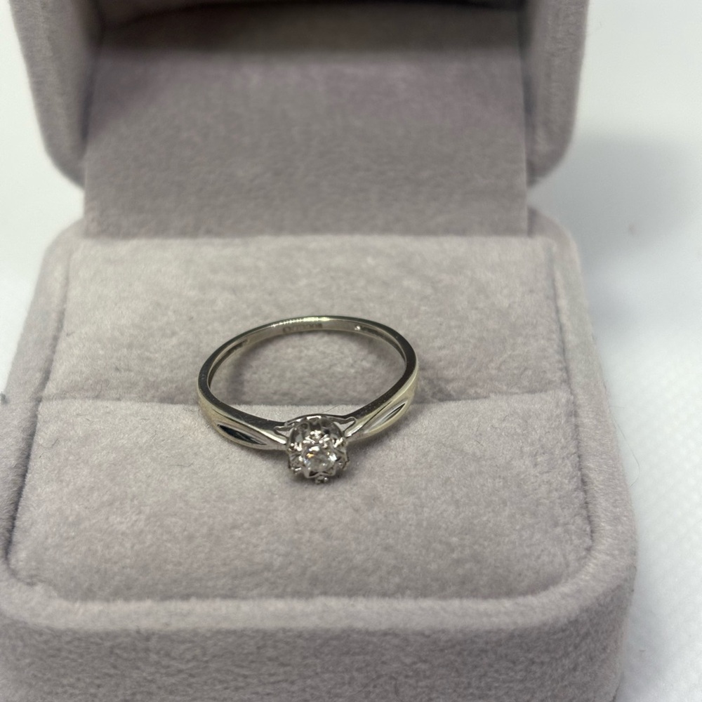 9K White Gold Diamond Ring, size 5.75 - Picture 4 of 9